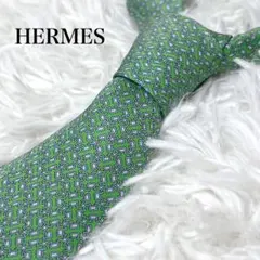 ✨未使用級✨　HERMES シルク100% ネクタイ グリーン フランス製　総柄