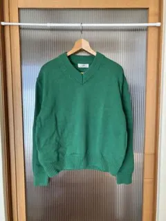 ZARA 緑色 Vネック ニットセーター