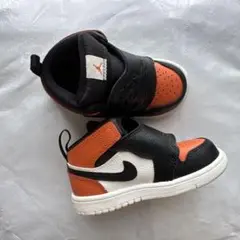 キッズ スニーカー オレンジ/黒/白　NIKE エアジョーダン　9380円→