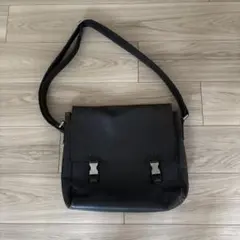 PRADA ブラック レザーメッセンジャーバッグ