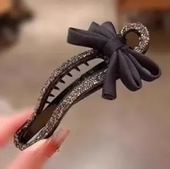 【送料無料】【新品未開封】超おしゃれ キラキラな黒 リボン付き ヘアクリップ