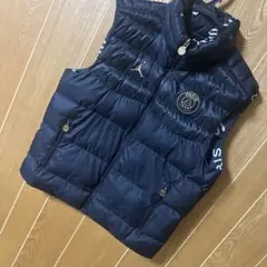 ジョーダン×パリサンジェルマンダウンベスト JORDAN BRAND AS M J PSG PUFFER VEST BLACK/BLACK/METALLIC GOLD 20FA