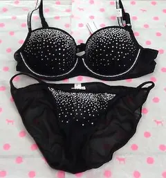 VICTORIA'S SECRET ブラ&ショーツ！黒xラインストーン VICTORIA'S SECRET ブラ&ショーツ！黒xラインストーン - メルカリ