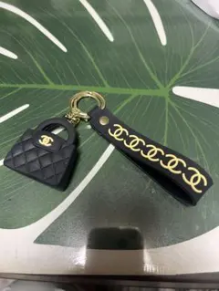 新品 CHANEL キルティングミニバッグ型キーホルダー シャネル