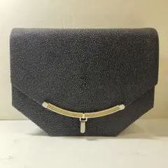 ✨Yves Saint Laurent✨ クラッチバッグ 三角ロゴ プレート - メルカリ