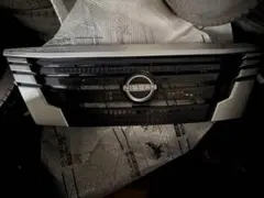 16ー18枚ステー傷 セレナ C27 フロントグリル 純正品番見当たらず車種 