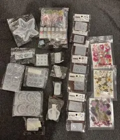 レジン用品22点　シリコンモールドとドライフラワーセットほか