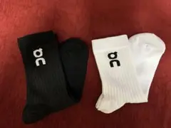 【オン】Logo Sock High 黒•白　計2足　(新品•未使用)XSサイズのサムネイル