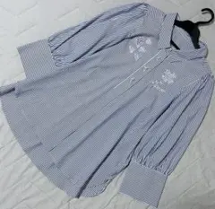 &LOVE アンドラブ ストライプ柄 刺繍入り長袖シャツ パール調ボタンのサムネイル