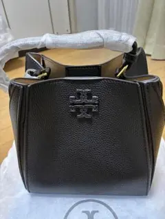 （TORY BURCH）の「マックグロー スモール バケットバッグ ブラック