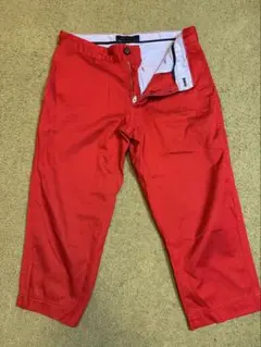 赤いショートパンツ ジッパー式 ポケット付きのサムネイル