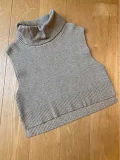 美品CLOCHEクロシェニットベスト タートルネック　セールのサムネイル
