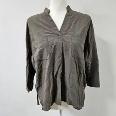 クロスプラス スキッパー ブラウス ノーカラー カーキ【M】