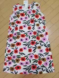 １６０㎝★未使用タグ付き★ユニクロのマリメッココラボワンピース★赤花柄のサムネイル