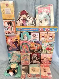 多彩なキャラクターが揃った　初音ミク他美少女セット（本日購入500円お値引き）
