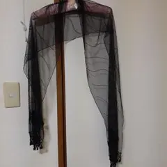 黒の花模様刺繍ストール