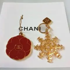 CHANEL 　バレンタイン赤と　ノベルティ花雪の結晶チャームセット　カード付き