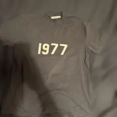 essentials Tシャツ