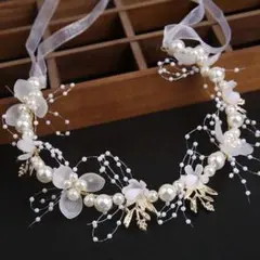 白い花とパール カチューシャ　ヘアアクセ　女の子 記念日　結婚式