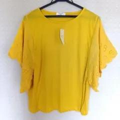 新品未使用　サマンサモスモス　袖刺繍生地　プルオーバーのサムネイル