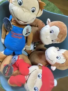 おさるのジョージぬいぐるみ4点セット　スパイダーマン缶バッジ4つ付き