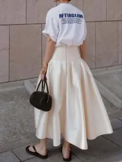 machatt Tuck Form Skirt アイボリー サイズ36のサムネイル