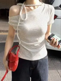 Dazy ドット柄 ワンショルダー風 半袖トップスのサムネイル