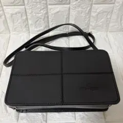 美品　courrèges ブラック　バッグ　レザーショルダーバッグのサムネイル