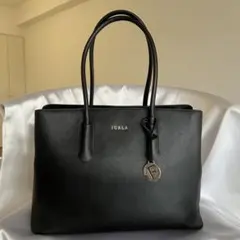 【FURLA】 ブラックレザー ハンドバッグ
