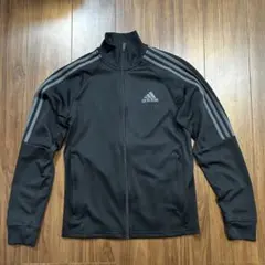 【adidas】トラックジャケット ブラウン×黒ライン パフォーマンスロゴ刺繍 adidas トラックジャケット ブラウン×黒ライン パフォーマンスロゴ刺繍