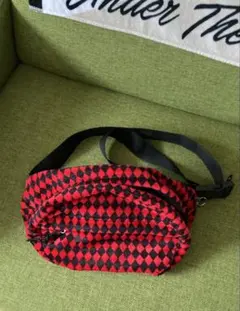 赤と黒 ダイヤ柄 ボディバッグ