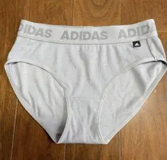 アディダスのハーフショーツ