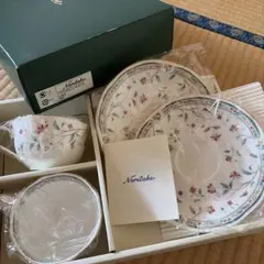 Noritake 花柄カップ・ソーサーセット