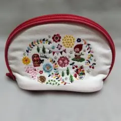 刺繍デザイン ポーチ 可愛いお人形柄
