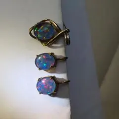 オパ−ルのペンダントとイヤリング