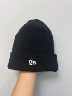 黒の折り返しニット帽