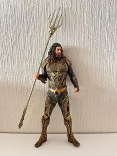 アクアマン アクションフィギュア トライデント付き　ARTFX +
