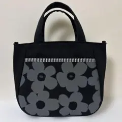 ハンドメイド　ラウンド　トートバッグ　花柄　北欧風　　デニム黒　前ポケット付き