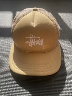 Stussy ベージュ トラッカーキャップsupreme