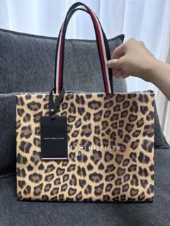 ”TOMMY HILFIGER ”ヒョウ柄トートバッグ