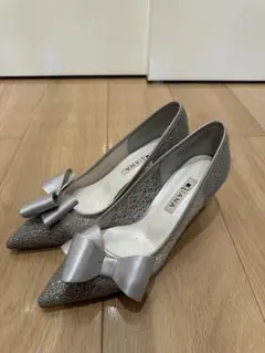 DIANA シルバー リボン付きパンプス