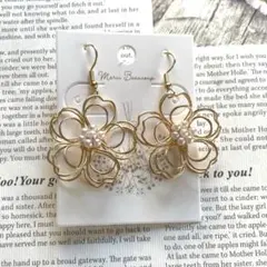 パールハートフラワーワイヤーピアス　イヤリング