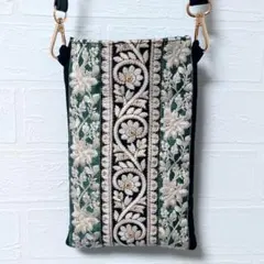 インド刺繍　スマホショルダーバッグ　№3　黒×緑