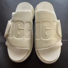 UGG 厚底サンダル ベルクロクリーム