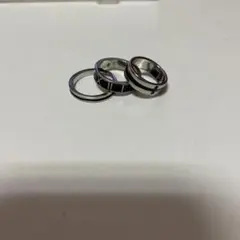 シルバーとブラックのリング3点セット