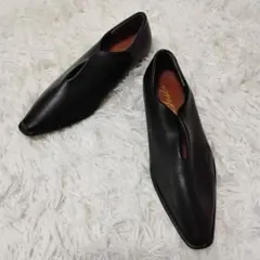 SESTO ステッチ デザイン ローヒール Vカット マニッシュパンプス 黒のサムネイル
