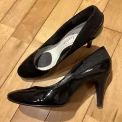 黒エナメルパンプスのサムネイル