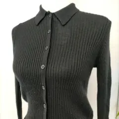 【E】襟付きブラックリブ編み長袖セーター ユニクロ