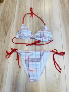 赤と白のチェック柄三角ビキニ