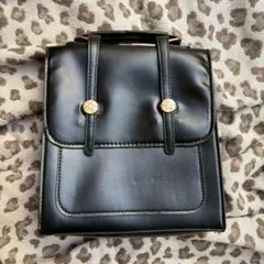 ブラック フラップショルダーバッグ